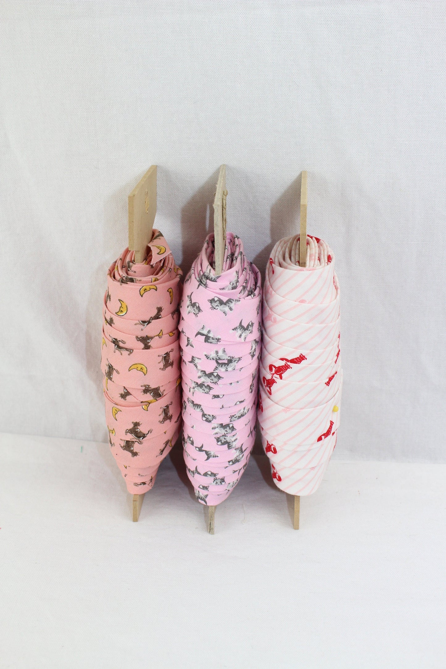 Bias Binding (Tape) 25mm, Cotton, Single Fold, cows and moon, kittens, lobsters, patterned. Fusible iron on available.