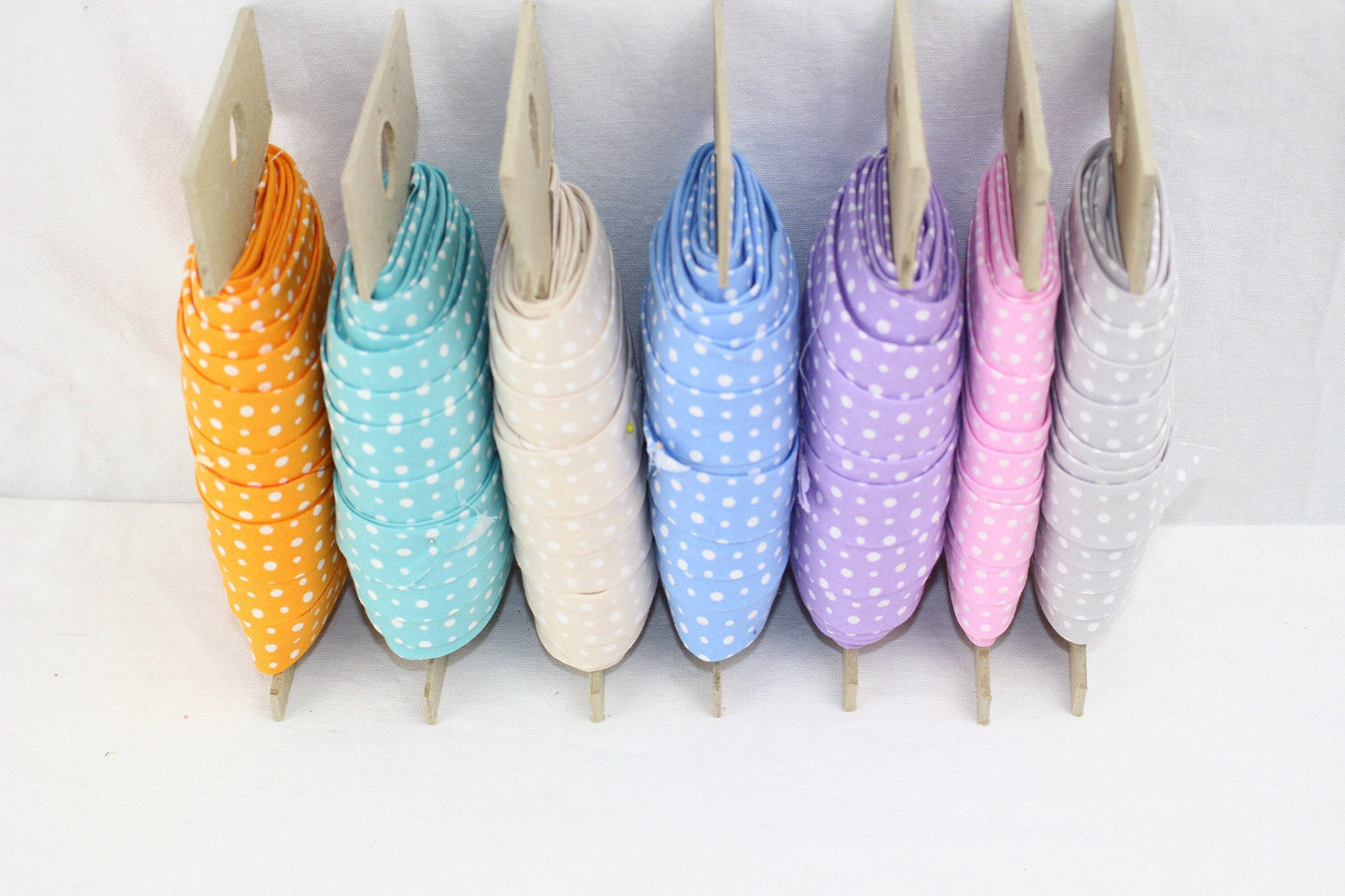 Bias Binding (Tape) 25mm, Cotton, Single Fold, white dots. Fusible iron on available.