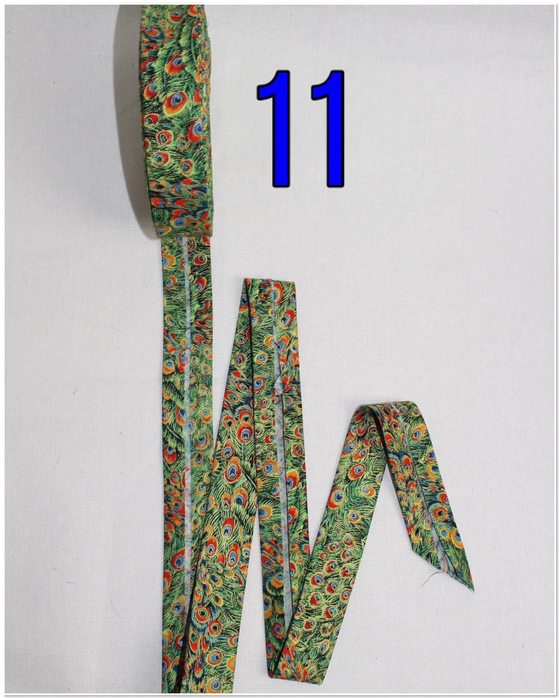Bias Binding (Tape) 25mm, Cotton, Single Fold, paw prints/peacock feathers. Fusible iron on available.
