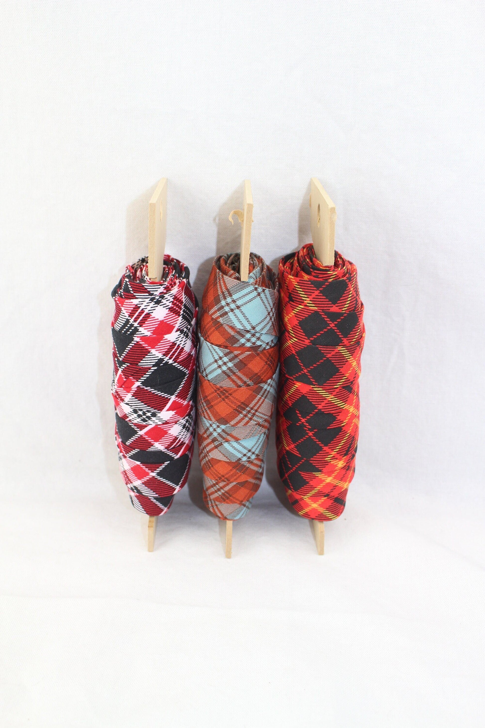Bias Binding (Tape) 25mm, Cotton, Single Fold, red, black, blue plaid. Fusible iron on available.